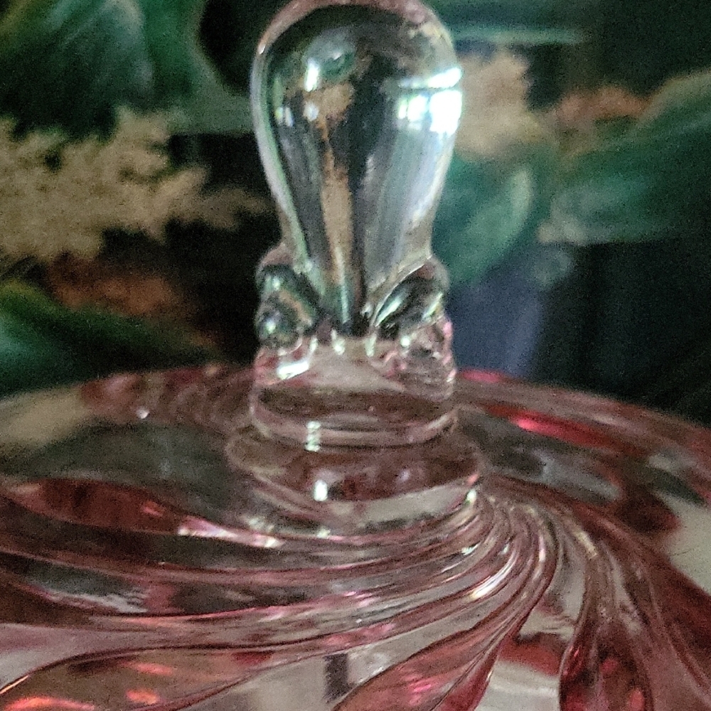 Indiana Glass Pink Art Glass Covered Candy Dish.. - Picture 3 of 5